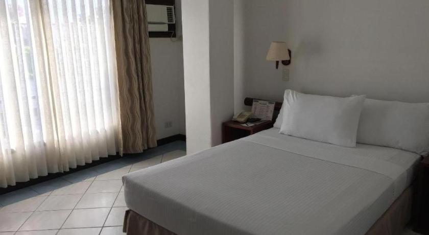 Soledad Suites Panglao Luaran gambar